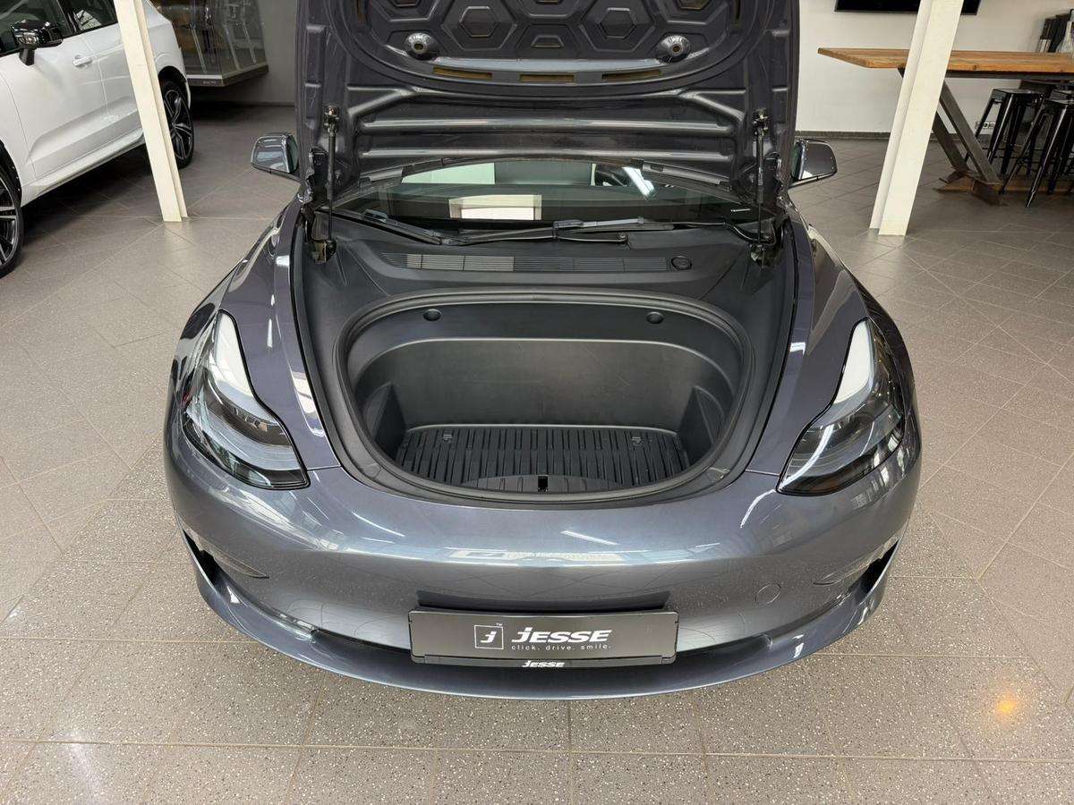 Fahrzeugbild eines TESLA Model 3