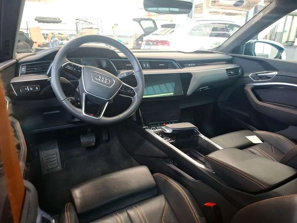 Fahrzeugbild eines Audi e-tron