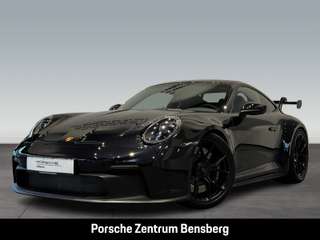 Schräge Frontansicht auf einen Porsche 911 , freigestellt