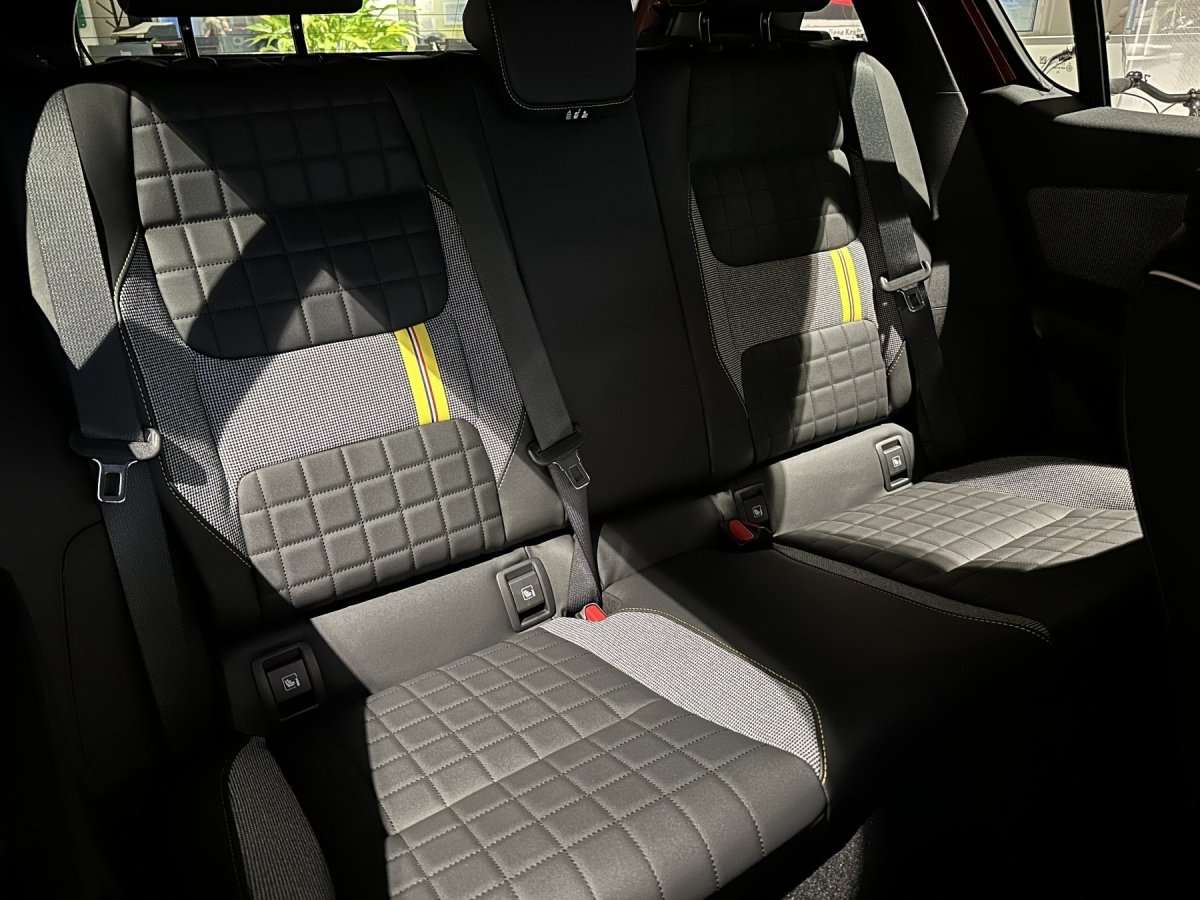 Fahrzeugbild eines Renault 4 E-TECH