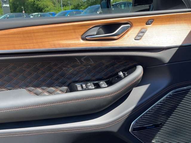 Fahrzeugbild eines Jeep Grand Cherokee