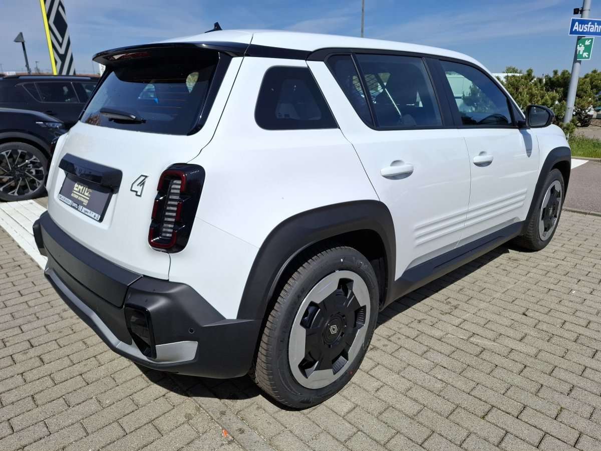 Fahrzeugbild eines Renault 4 E-TECH