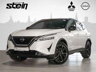 Schräge Frontansicht auf einen Nissan Qashqai , freigestellt