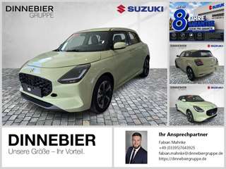 Schräge Frontansicht auf einen Suzuki Swift , freigestellt