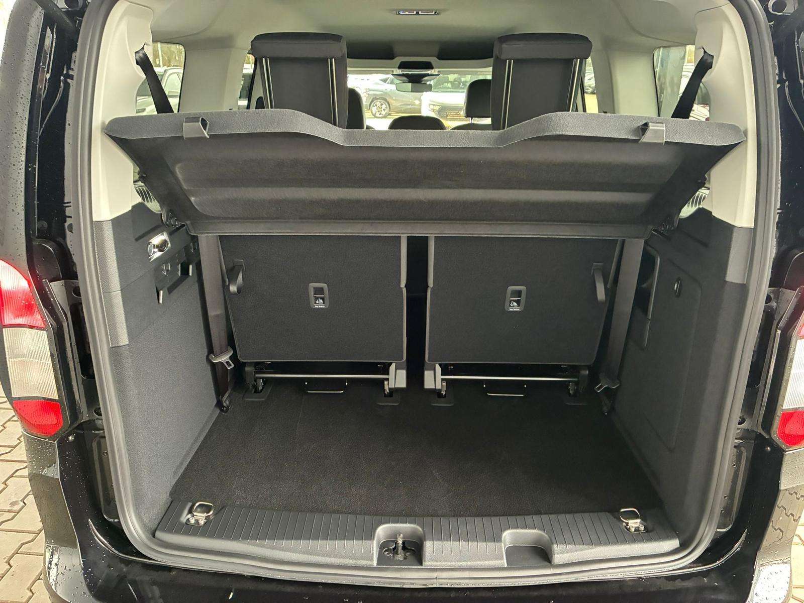 Fahrzeugbild eines Ford Grand Tourneo