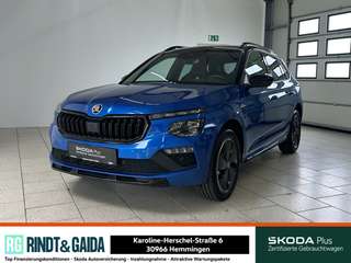 Schräge Frontansicht auf einen Skoda Kamiq , freigestellt