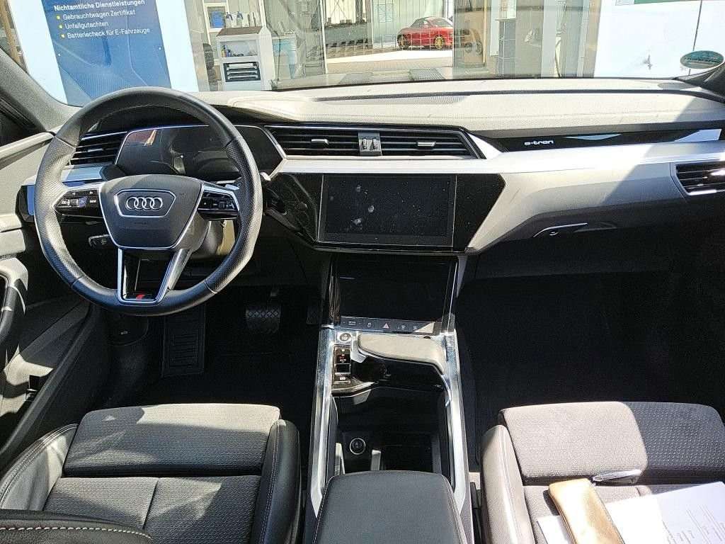 Fahrzeugbild eines Audi e-tron