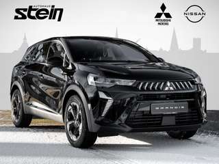 Schräge Frontansicht auf einen Mitsubishi Grandis , freigestellt