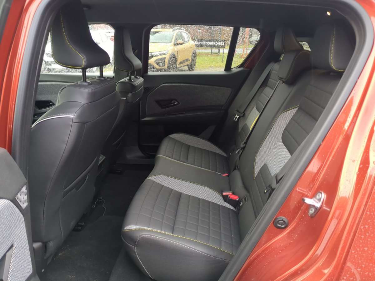 Fahrzeugbild eines Renault 4 E-TECH