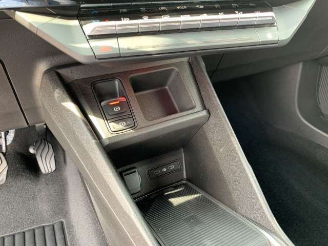 Fahrzeugbild eines Renault 4 E-TECH