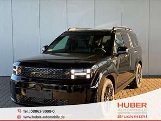 Schräge Frontansicht auf einen Hyundai Santa Fe , freigestellt