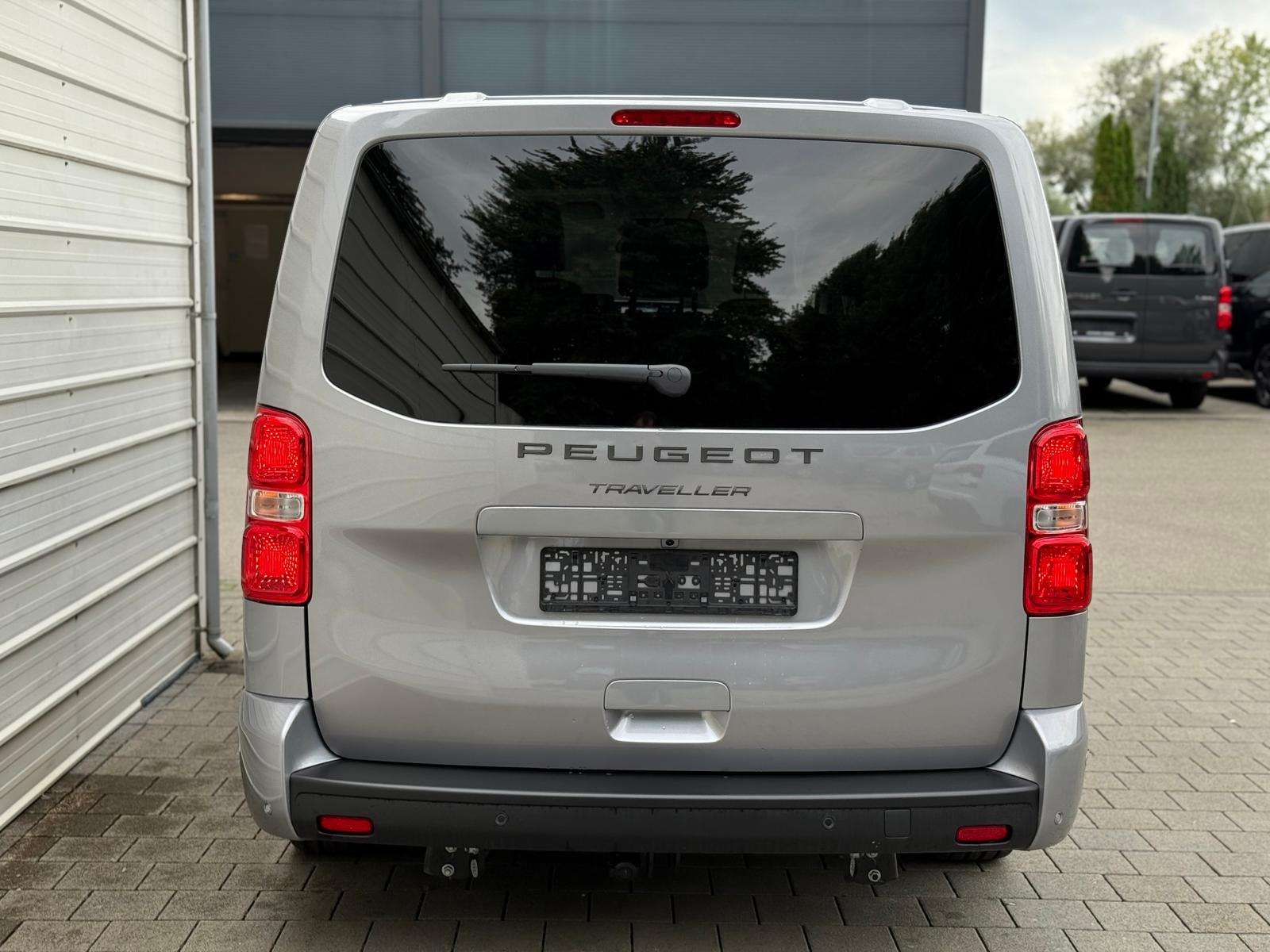 Fahrzeugbild eines Peugeot Traveller