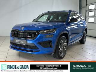 Schräge Frontansicht auf einen Skoda Kodiaq , freigestellt
