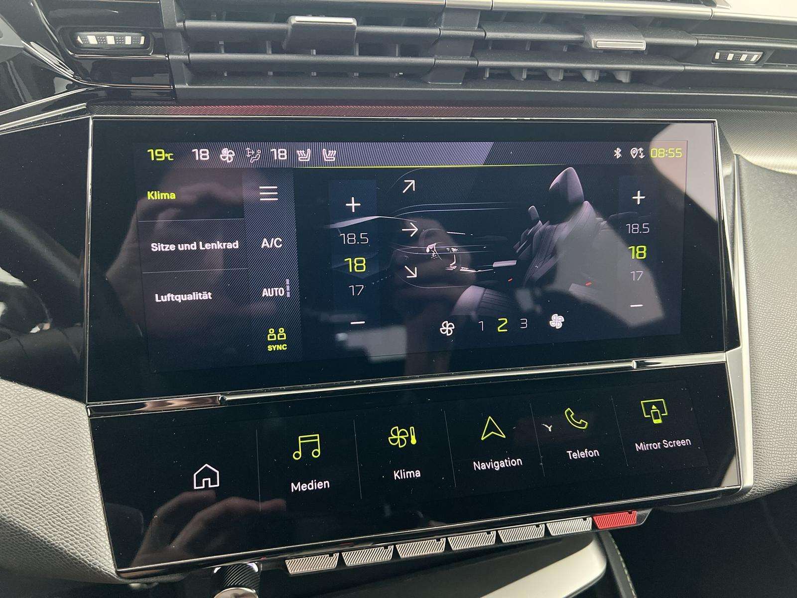 Fahrzeugbild eines Peugeot 408