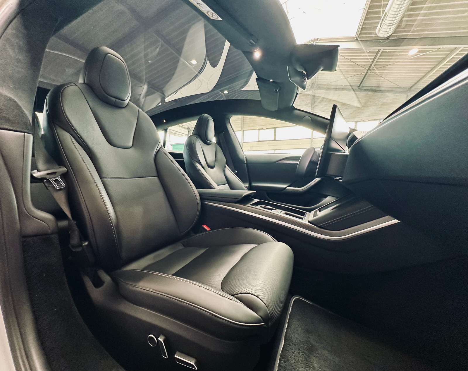 Fahrzeugbild eines TESLA Model S