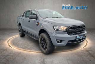 Schräge Frontansicht auf einen Ford Ranger , freigestellt