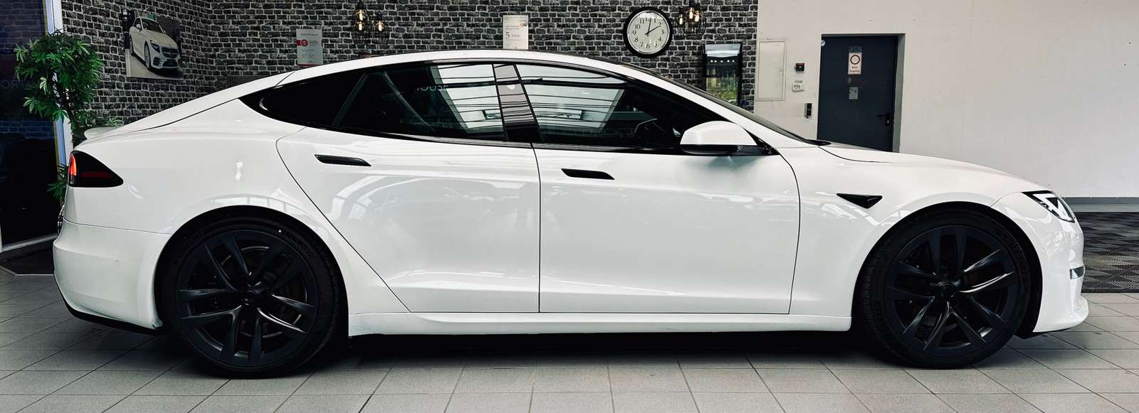 Fahrzeugbild eines TESLA Model S
