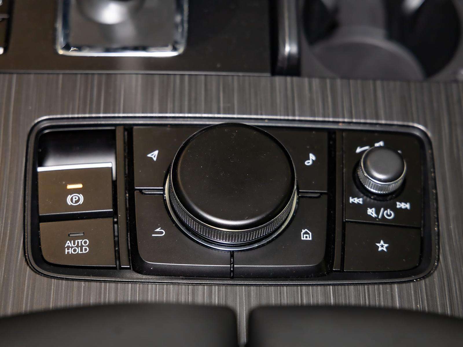 Fahrzeugbild eines Mazda CX-80