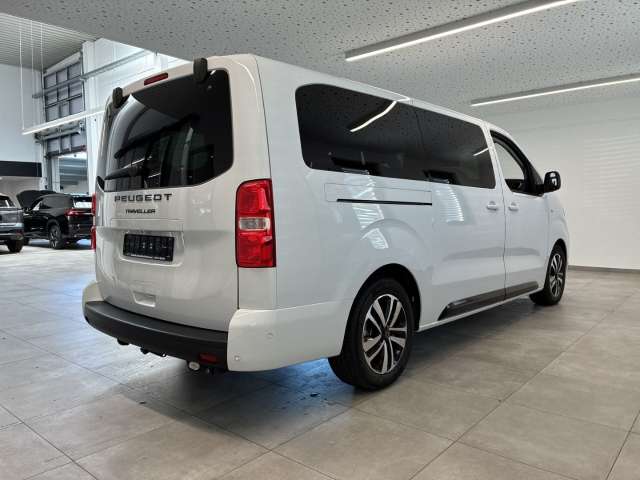Fahrzeugbild eines Peugeot Traveller