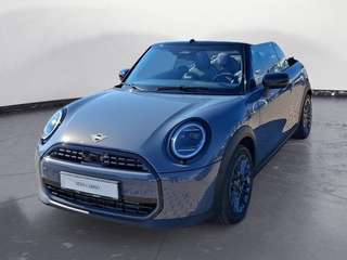 Schräge Frontansicht auf einen MINI COOPER , freigestellt
