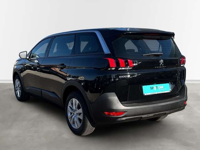 Fahrzeugbild eines Peugeot 5008