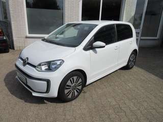 Schräge Frontansicht auf einen Volkswagen up! , freigestellt