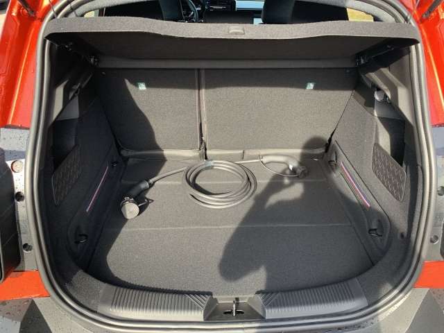 Fahrzeugbild eines Renault 4 E-TECH