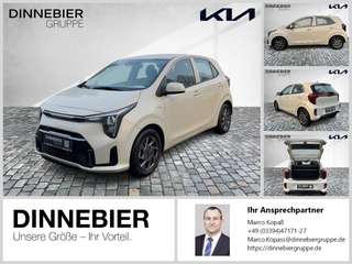 Schräge Frontansicht auf einen Kia Picanto , freigestellt