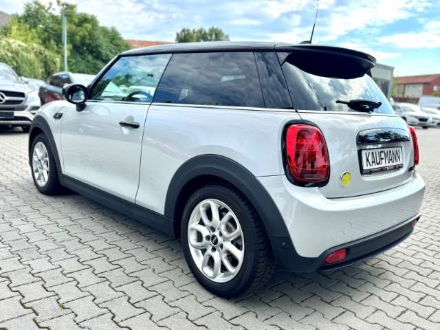 Fahrzeugbild eines MINI COOPER