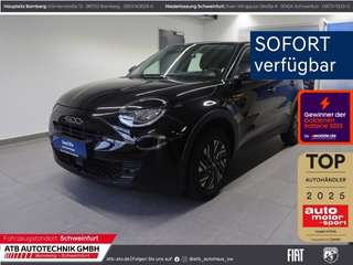 Schräge Frontansicht auf einen Fiat 600 , freigestellt