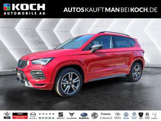 Schräge Frontansicht auf einen SEAT Ateca , freigestellt