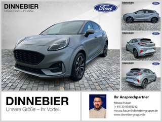 Schräge Frontansicht auf einen Ford Puma , freigestellt