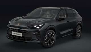 Schräge Frontansicht auf einen CUPRA Terramar , freigestellt