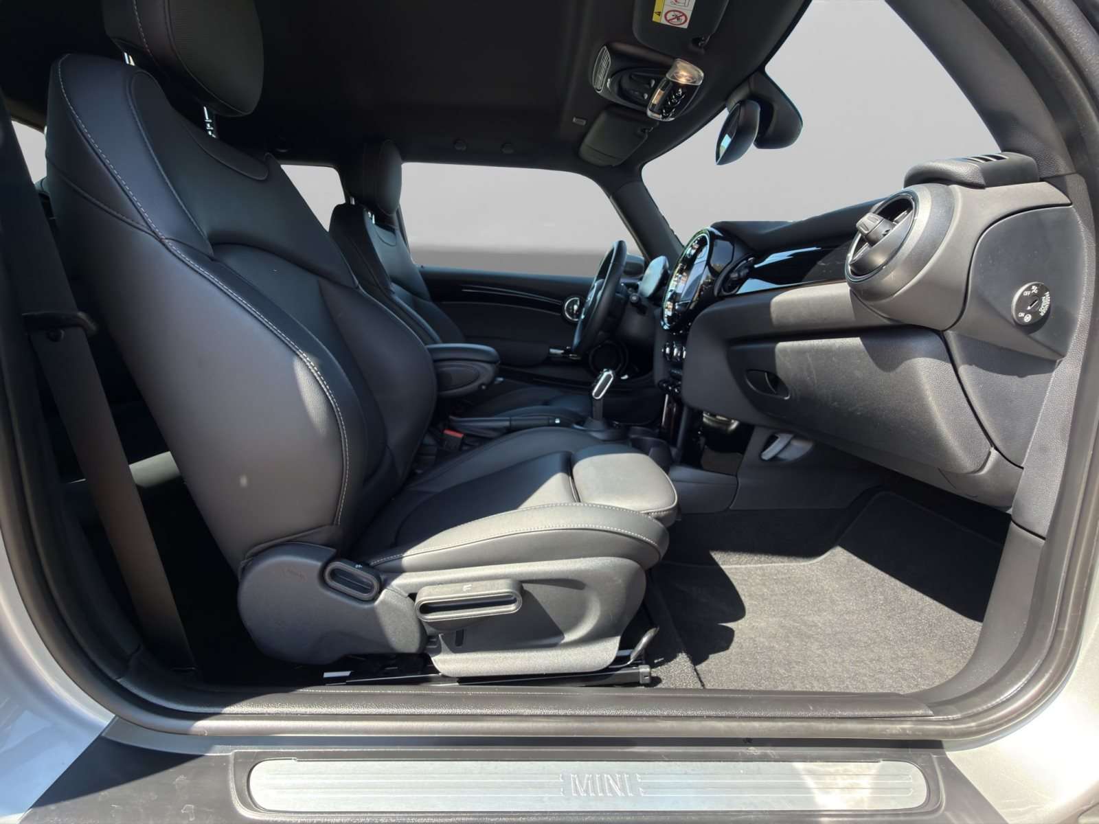 Fahrzeugbild eines MINI COOPER