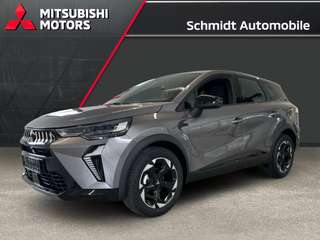 Schräge Frontansicht auf einen Mitsubishi Grandis , freigestellt