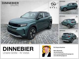 Schräge Frontansicht auf einen Opel Frontera , freigestellt