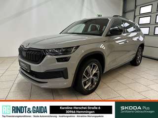 Schräge Frontansicht auf einen Skoda Kodiaq , freigestellt