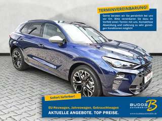 Schräge Frontansicht auf einen CUPRA Terramar , freigestellt