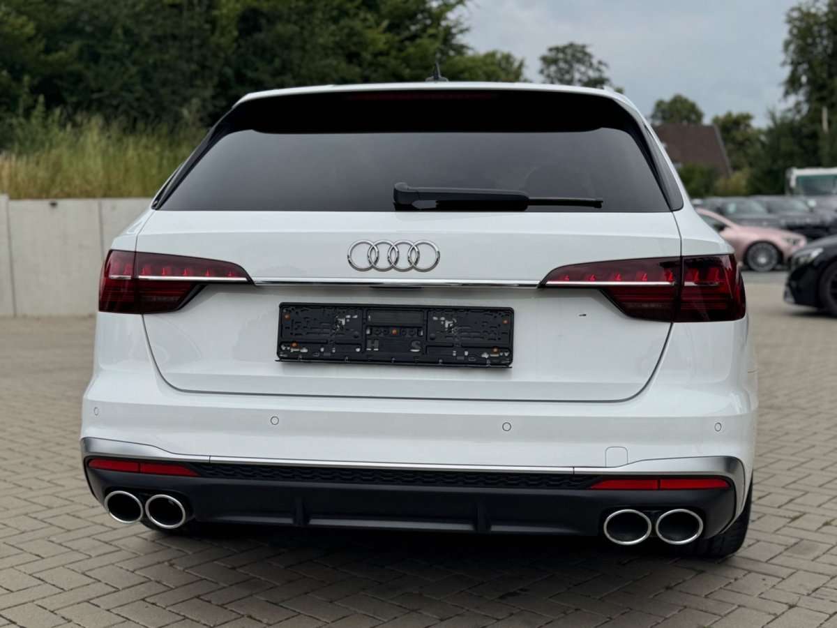 Fahrzeugbild eines Audi S4