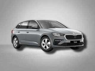 Schräge Frontansicht auf einen Skoda Scala , freigestellt