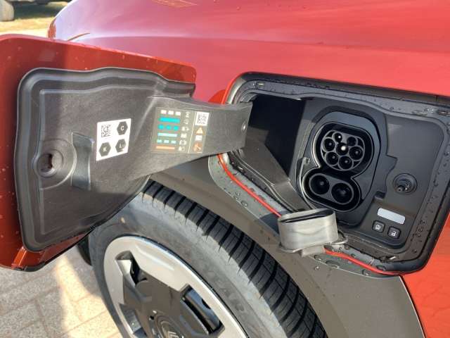 Fahrzeugbild eines Renault 4 E-TECH