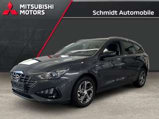 Schräge Frontansicht auf einen Hyundai i30 , freigestellt