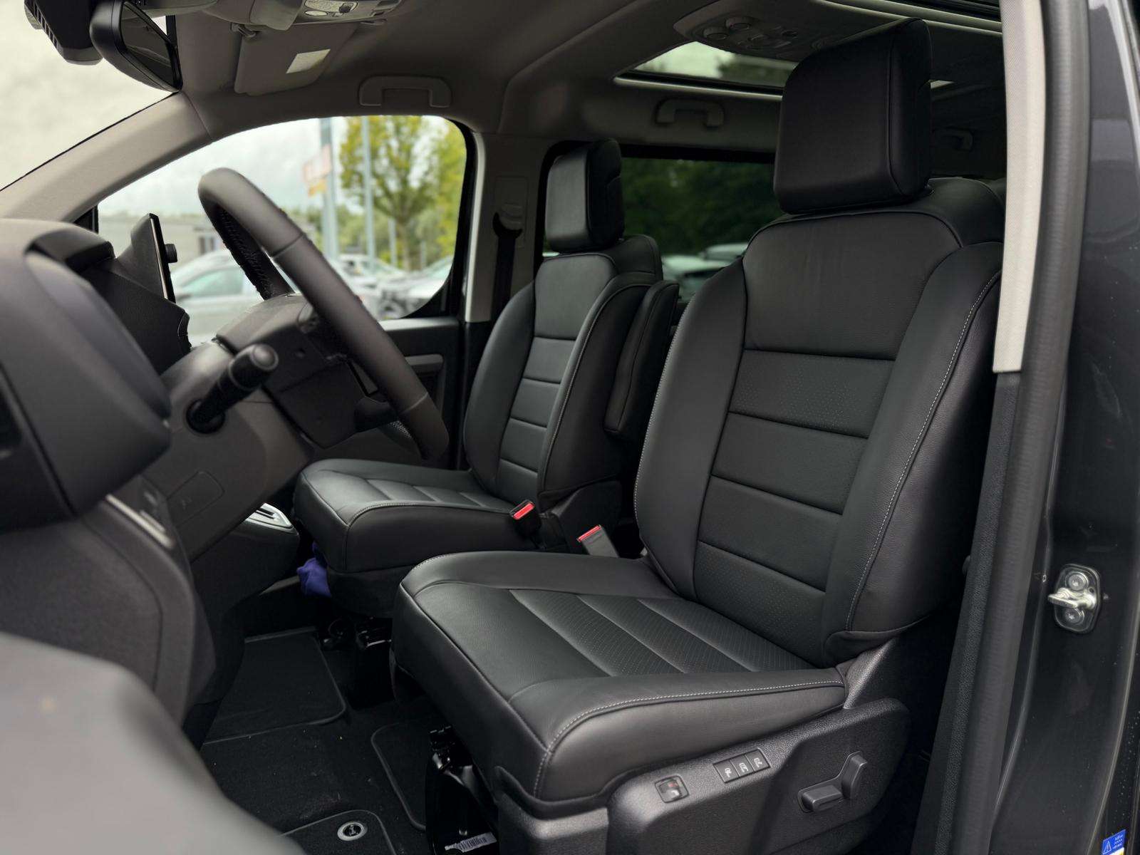 Fahrzeugbild eines Peugeot Traveller