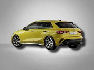 Schräge Frontansicht auf einen Audi A3 , freigestellt