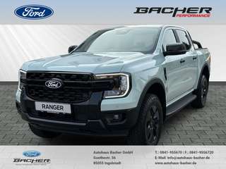 Schräge Frontansicht auf einen Ford Ranger , freigestellt