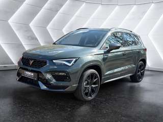 Schräge Frontansicht auf einen CUPRA Ateca , freigestellt