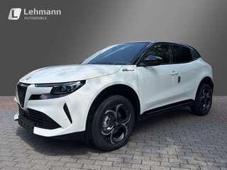 Schräge Frontansicht auf einen Alfa Romeo Junior , freigestellt