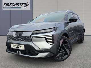 Schräge Frontansicht auf einen Mitsubishi Eclipse Cross , freigestellt