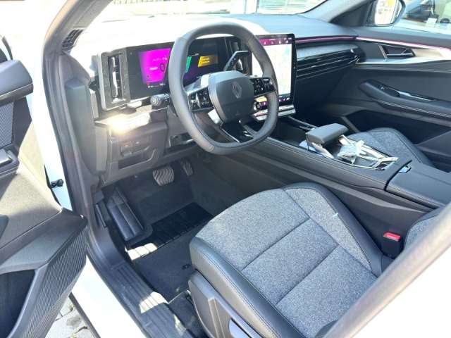 Fahrzeugbild eines Renault Rafale