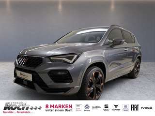Schräge Frontansicht auf einen CUPRA Ateca , freigestellt
